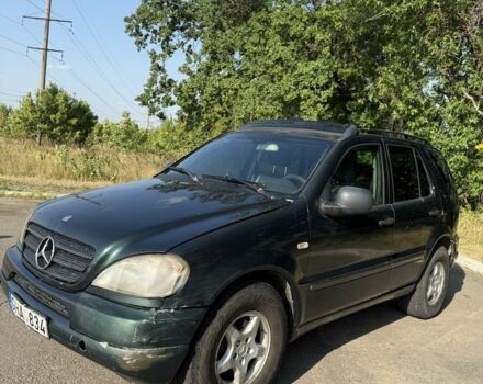Зелений Мерседес МЛ, об'ємом двигуна 2.7 л та пробігом 326 тис. км за 3400 $, фото 4 на Automoto.ua