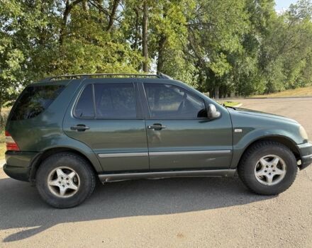 Зелений Мерседес МЛ, об'ємом двигуна 2.7 л та пробігом 326 тис. км за 3400 $, фото 3 на Automoto.ua