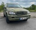 Зелений Мерседес МЛ, об'ємом двигуна 4 л та пробігом 400 тис. км за 2350 $, фото 16 на Automoto.ua