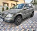 Зеленый Мерседес МЛ, объемом двигателя 2.7 л и пробегом 315 тыс. км за 4000 $, фото 1 на Automoto.ua