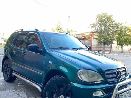 Мерседес МЛ 1998 в Лубнах на Automoto.ua Зеленый Мерседес МЛ, объемом двигателя 3.2 л и пробегом 330 тыс. км за 5500 $, фото 1 на Automoto.ua