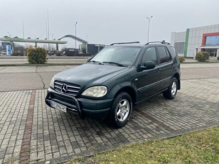 Мерседес МЛ 2000 в Тячеве на Automoto.ua Зеленый Мерседес МЛ, объемом двигателя 2.7 л и пробегом 316 тыс. км за 6000 $, фото 1 на Automoto.ua