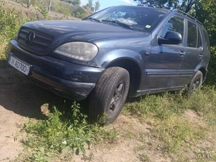 Мерседес МЛ 2002 в Смеле на Automoto.ua Зеленый Мерседес МЛ, объемом двигателя 2.7 л и пробегом 2 тыс. км за 3299 $, фото 1 на Automoto.ua