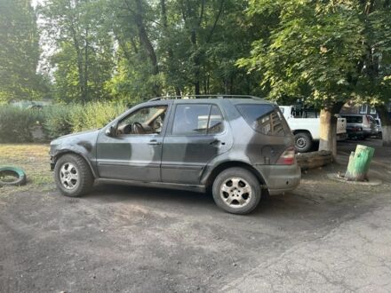 Мерседес МЛ 2002 в Покровск (Красноармейск) на Automoto.ua Зеленый Мерседес МЛ, объемом двигателя 3.2 л и пробегом 250 тыс. км за 800 $, фото 1 на Automoto.ua