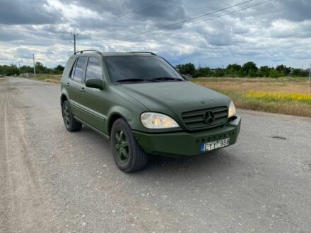 Мерседес МЛ 2003 в Павлограде на Automoto.ua Зеленый Мерседес МЛ, объемом двигателя 2.7 л и пробегом 400 тыс. км за 2499 $, фото 1 на Automoto.ua