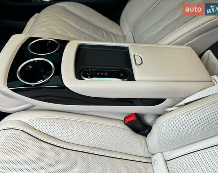 Черный Мерседес Майбах, объемом двигателя 3.98 л и пробегом 66 тыс. км за 85000 $, фото 12 на Automoto.ua