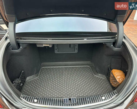 Черный Мерседес Майбах, объемом двигателя 3.98 л и пробегом 66 тыс. км за 85000 $, фото 22 на Automoto.ua