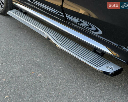 Черный Мерседес Майбах, объемом двигателя 3.98 л и пробегом 60 тыс. км за 150000 $, фото 4 на Automoto.ua