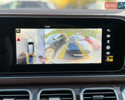 Черный Мерседес Майбах, объемом двигателя 3.98 л и пробегом 60 тыс. км за 150000 $, фото 17 на Automoto.ua