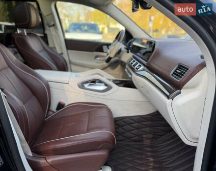 Черный Мерседес Майбах, объемом двигателя 3.98 л и пробегом 60 тыс. км за 150000 $, фото 30 на Automoto.ua