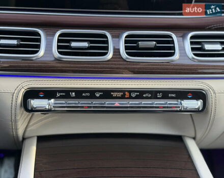 Черный Мерседес Майбах, объемом двигателя 3.98 л и пробегом 60 тыс. км за 150000 $, фото 23 на Automoto.ua