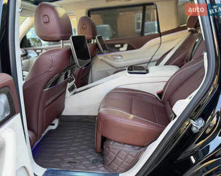 Черный Мерседес Майбах, объемом двигателя 3.98 л и пробегом 60 тыс. км за 150000 $, фото 28 на Automoto.ua