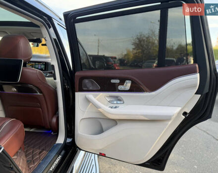 Черный Мерседес Майбах, объемом двигателя 3.98 л и пробегом 60 тыс. км за 150000 $, фото 32 на Automoto.ua