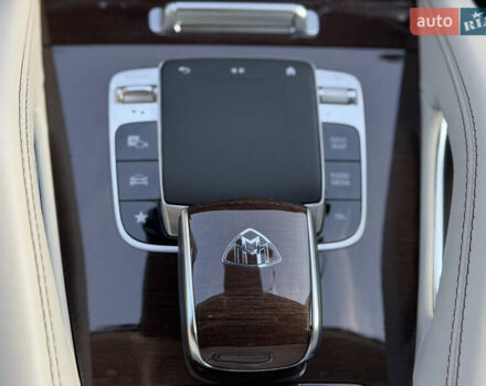 Черный Мерседес Майбах, объемом двигателя 3.98 л и пробегом 60 тыс. км за 150000 $, фото 24 на Automoto.ua