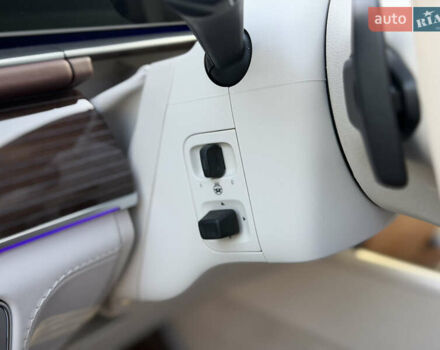 Черный Мерседес Майбах, объемом двигателя 3.98 л и пробегом 60 тыс. км за 150000 $, фото 9 на Automoto.ua