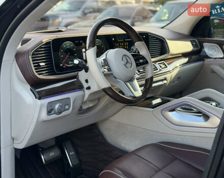 Черный Мерседес Майбах, объемом двигателя 3.98 л и пробегом 60 тыс. км за 150000 $, фото 8 на Automoto.ua