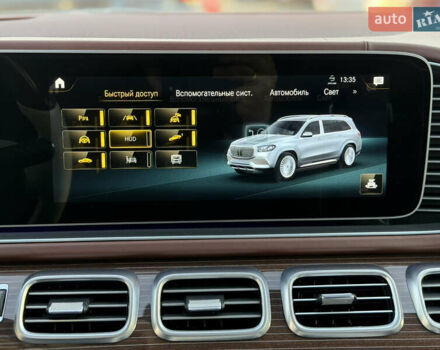 Черный Мерседес Майбах, объемом двигателя 3.98 л и пробегом 60 тыс. км за 150000 $, фото 18 на Automoto.ua