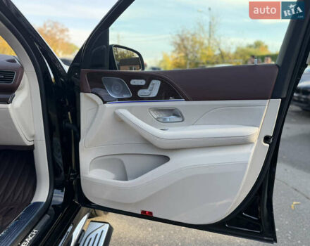 Черный Мерседес Майбах, объемом двигателя 3.98 л и пробегом 60 тыс. км за 150000 $, фото 29 на Automoto.ua