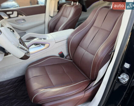 Черный Мерседес Майбах, объемом двигателя 3.98 л и пробегом 60 тыс. км за 150000 $, фото 11 на Automoto.ua