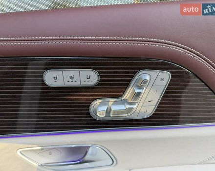 Черный Мерседес Майбах, объемом двигателя 3.98 л и пробегом 60 тыс. км за 150000 $, фото 33 на Automoto.ua