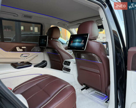 Черный Мерседес Майбах, объемом двигателя 3.98 л и пробегом 98 тыс. км за 154900 $, фото 81 на Automoto.ua