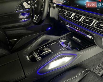 Черный Мерседес Майбах, объемом двигателя 3.98 л и пробегом 1 тыс. км за 232461 $, фото 35 на Automoto.ua