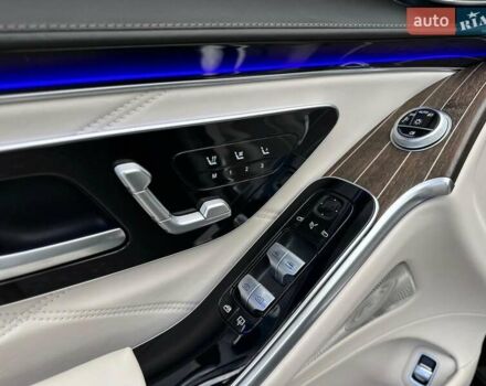 Черный Мерседес Майбах, объемом двигателя 6 л и пробегом 19 тыс. км за 209900 $, фото 41 на Automoto.ua