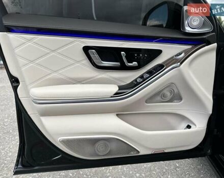 Черный Мерседес Майбах, объемом двигателя 6 л и пробегом 19 тыс. км за 209900 $, фото 38 на Automoto.ua