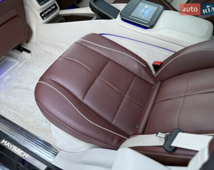 Черный Мерседес Майбах, объемом двигателя 3.98 л и пробегом 98 тыс. км за 154900 $, фото 68 на Automoto.ua