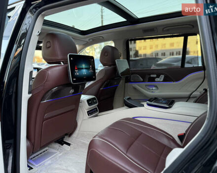 Черный Мерседес Майбах, объемом двигателя 3.98 л и пробегом 98 тыс. км за 154900 $, фото 60 на Automoto.ua