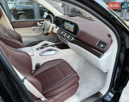 Черный Мерседес Майбах, объемом двигателя 3.98 л и пробегом 98 тыс. км за 154900 $, фото 88 на Automoto.ua