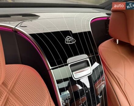 Черный Мерседес Майбах, объемом двигателя 3.98 л и пробегом 43 тыс. км за 179900 $, фото 71 на Automoto.ua