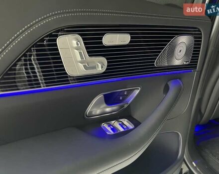 Черный Мерседес Майбах, объемом двигателя 3.98 л и пробегом 1 тыс. км за 232461 $, фото 25 на Automoto.ua