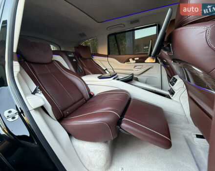 Черный Мерседес Майбах, объемом двигателя 3.98 л и пробегом 98 тыс. км за 154900 $, фото 84 на Automoto.ua
