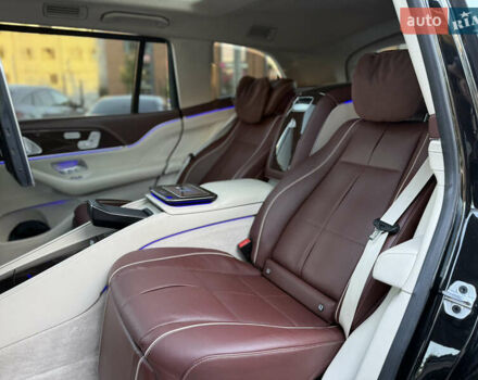 Черный Мерседес Майбах, объемом двигателя 3.98 л и пробегом 98 тыс. км за 154900 $, фото 64 на Automoto.ua