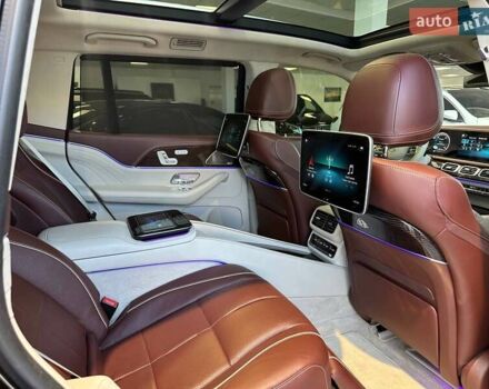 Черный Мерседес Майбах, объемом двигателя 4 л и пробегом 56 тыс. км за 154900 $, фото 22 на Automoto.ua