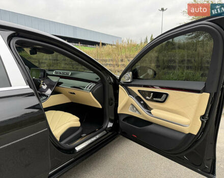 Черный Мерседес Майбах, объемом двигателя 3.98 л и пробегом 18 тыс. км за 208888 $, фото 89 на Automoto.ua