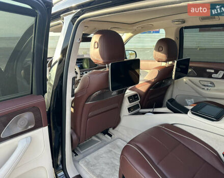 Черный Мерседес Майбах, объемом двигателя 4 л и пробегом 90 тыс. км за 165000 $, фото 11 на Automoto.ua