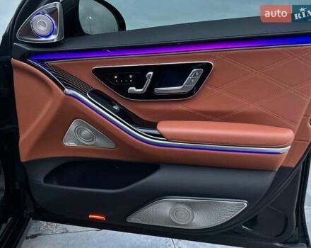 Черный Мерседес Майбах, объемом двигателя 3.98 л и пробегом 44 тыс. км за 190000 $, фото 45 на Automoto.ua