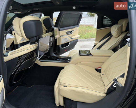 Черный Мерседес Майбах, объемом двигателя 3.98 л и пробегом 18 тыс. км за 208888 $, фото 78 на Automoto.ua