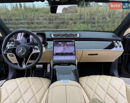 Черный Мерседес Майбах, объемом двигателя 3.98 л и пробегом 18 тыс. км за 208888 $, фото 90 на Automoto.ua