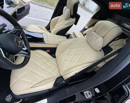 Черный Мерседес Майбах, объемом двигателя 3.98 л и пробегом 18 тыс. км за 208888 $, фото 70 на Automoto.ua