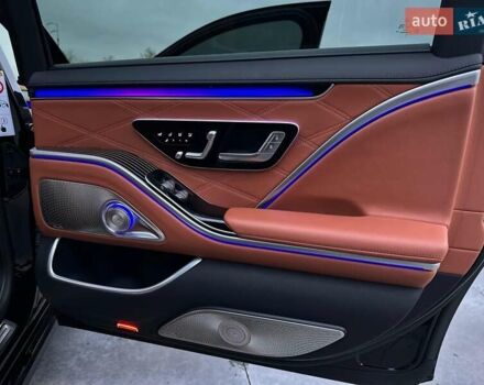 Черный Мерседес Майбах, объемом двигателя 3.98 л и пробегом 44 тыс. км за 190000 $, фото 68 на Automoto.ua