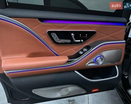 Черный Мерседес Майбах, объемом двигателя 3.98 л и пробегом 44 тыс. км за 190000 $, фото 46 на Automoto.ua