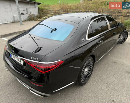 Черный Мерседес Майбах, объемом двигателя 3.98 л и пробегом 18 тыс. км за 208888 $, фото 5 на Automoto.ua