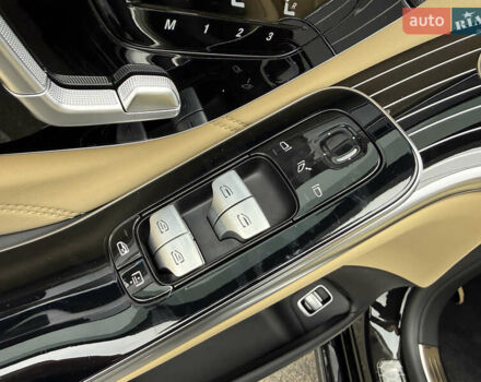 Черный Мерседес Майбах, объемом двигателя 3.98 л и пробегом 18 тыс. км за 208888 $, фото 65 на Automoto.ua