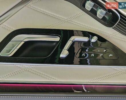 Черный Мерседес Майбах, объемом двигателя 3.98 л и пробегом 30 тыс. км за 195000 $, фото 35 на Automoto.ua