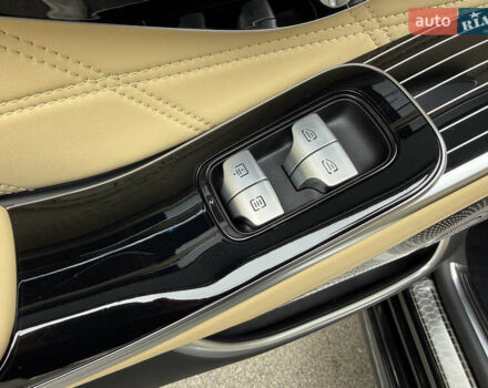 Черный Мерседес Майбах, объемом двигателя 3.98 л и пробегом 18 тыс. км за 208888 $, фото 77 на Automoto.ua