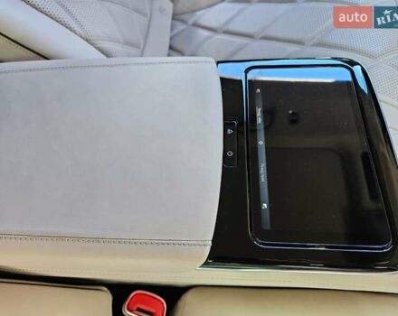 Черный Мерседес Майбах, объемом двигателя 3.98 л и пробегом 30 тыс. км за 195000 $, фото 58 на Automoto.ua