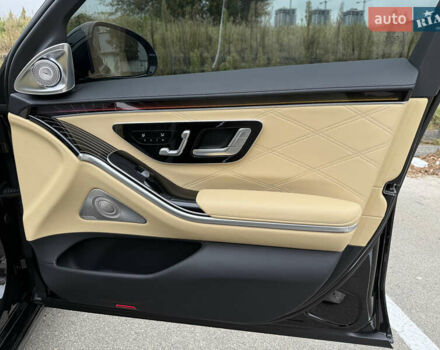 Черный Мерседес Майбах, объемом двигателя 3.98 л и пробегом 18 тыс. км за 208888 $, фото 61 на Automoto.ua